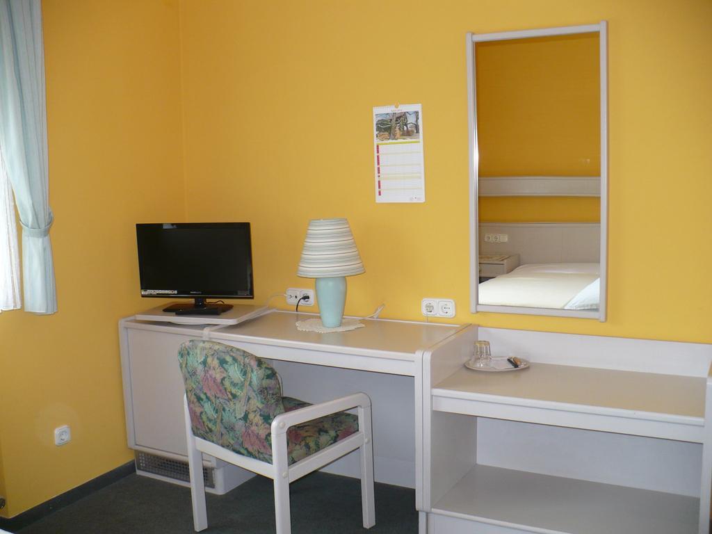 Hotel Am Birkenweg Erlangen Room photo